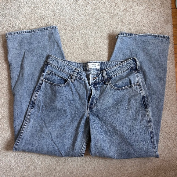 Hollister Low-Rise Baggy Light Wash Jean - Picture 1 of 3
